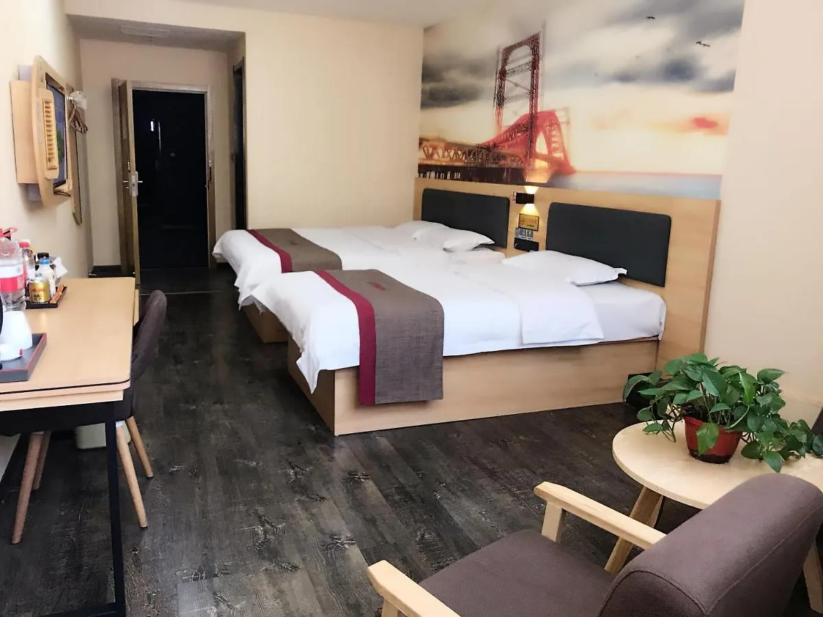 Thank Inn Chain Hotel Henan Zhengzhou Xinzheng City North China Road Xuanyuan Lake